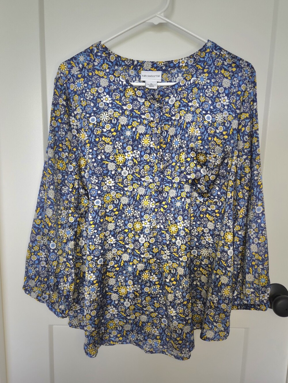 Liz Claiborne Blue, White, Yellow Floral Sliky Blouse. Size XL. #SW